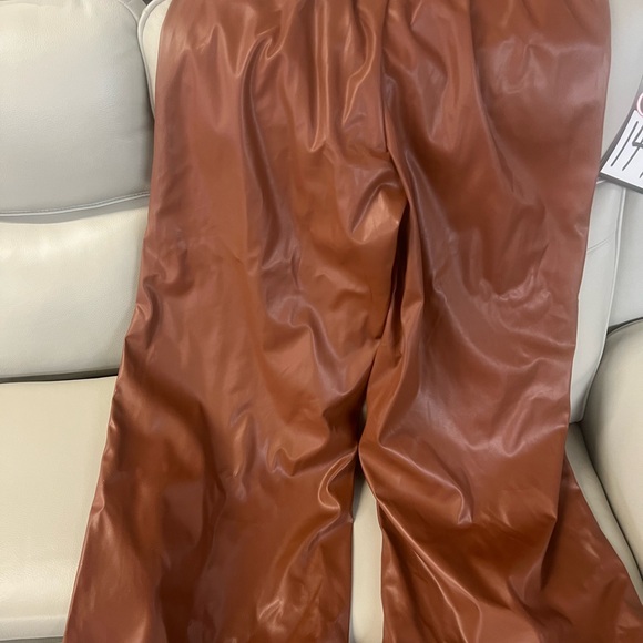 MAPLE VEGAN LEATHER WIDE LEG PANT
Size Large  NEW 
100% polyurethane - Picture 2 of 7